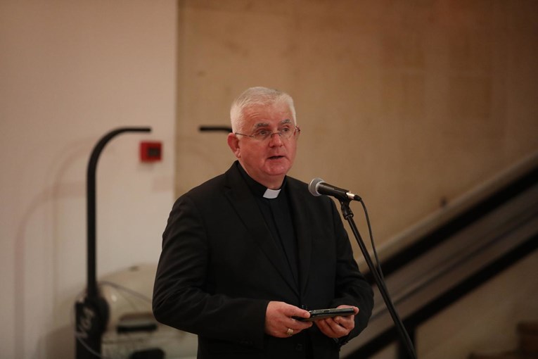 Uzinić: Crna odjeća, zamaskirana lica, pozdravi i pjesme narušavaju naše društvo