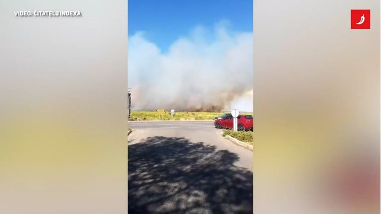 VIDEO Požar kod Biograda je lokaliziran, gori odmah uz magistralu