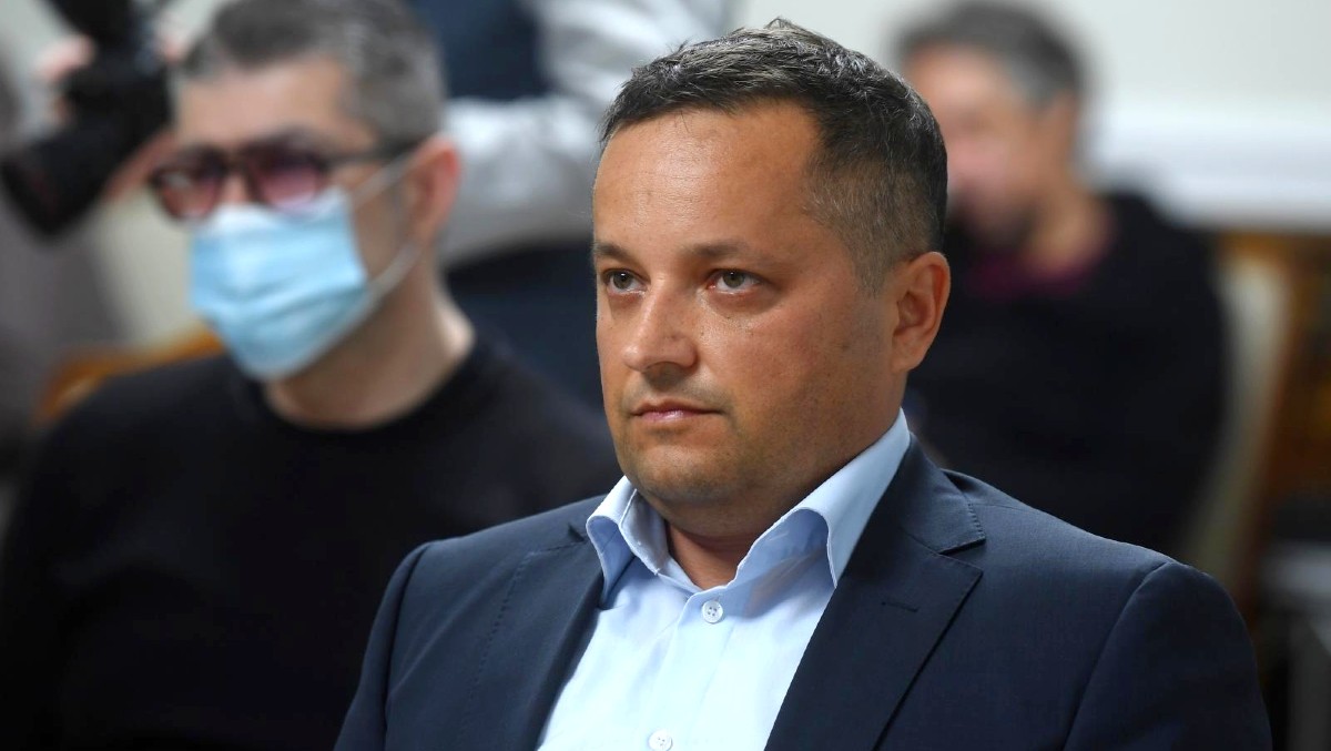 Epidemiolog iz vladinog savjeta: Ako nema distance, logično je staviti masku na lice