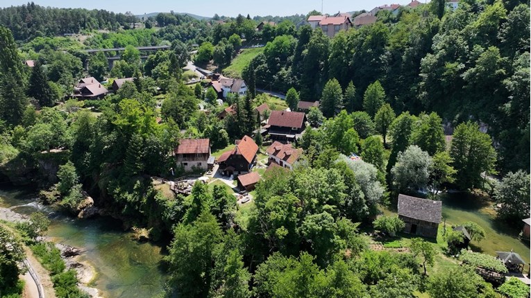 VIDEO Kako prepoznati razliku između pravog meda i prerađevine: Jeste li ovo znali?