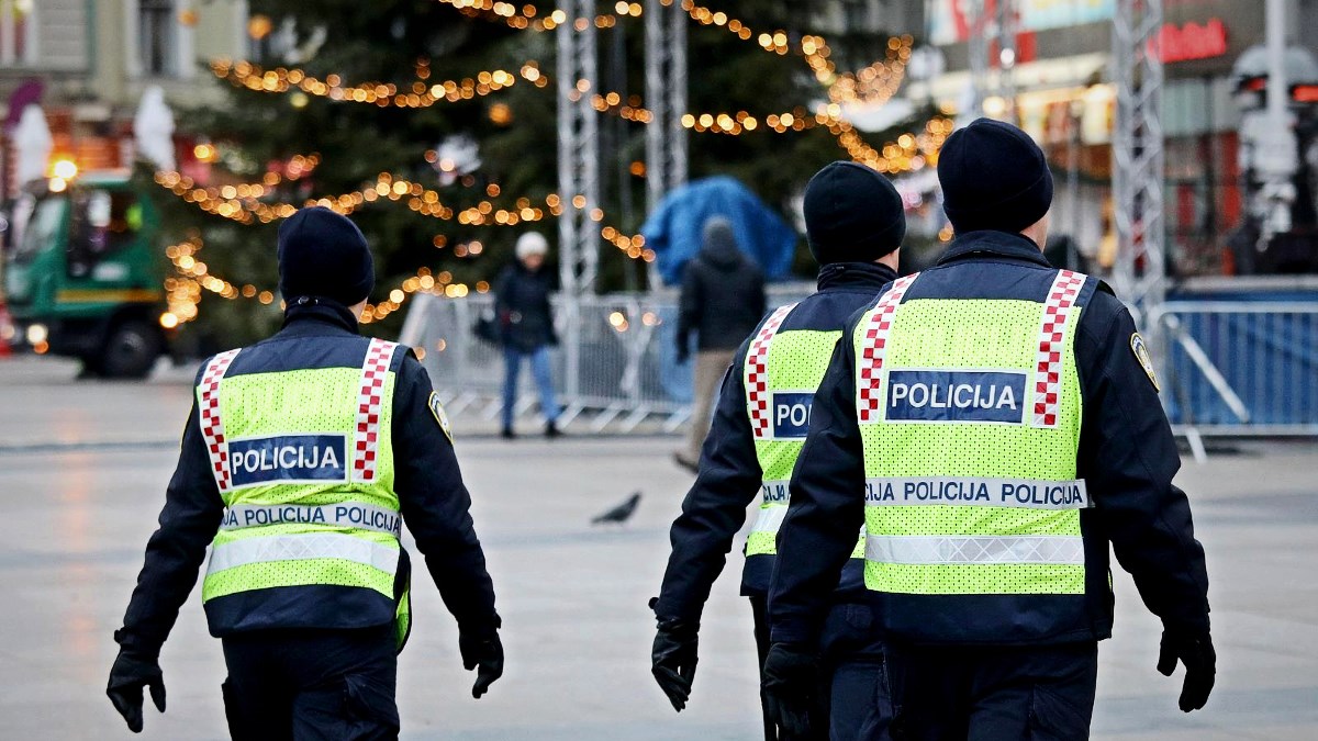 Dva pijana Hvaranina na Adventu prijetila muslimanki, jedan imao nož