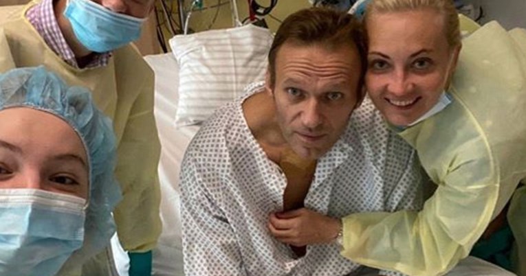Navalni objavio fotografiju iz bolničkog kreveta u Berlinu