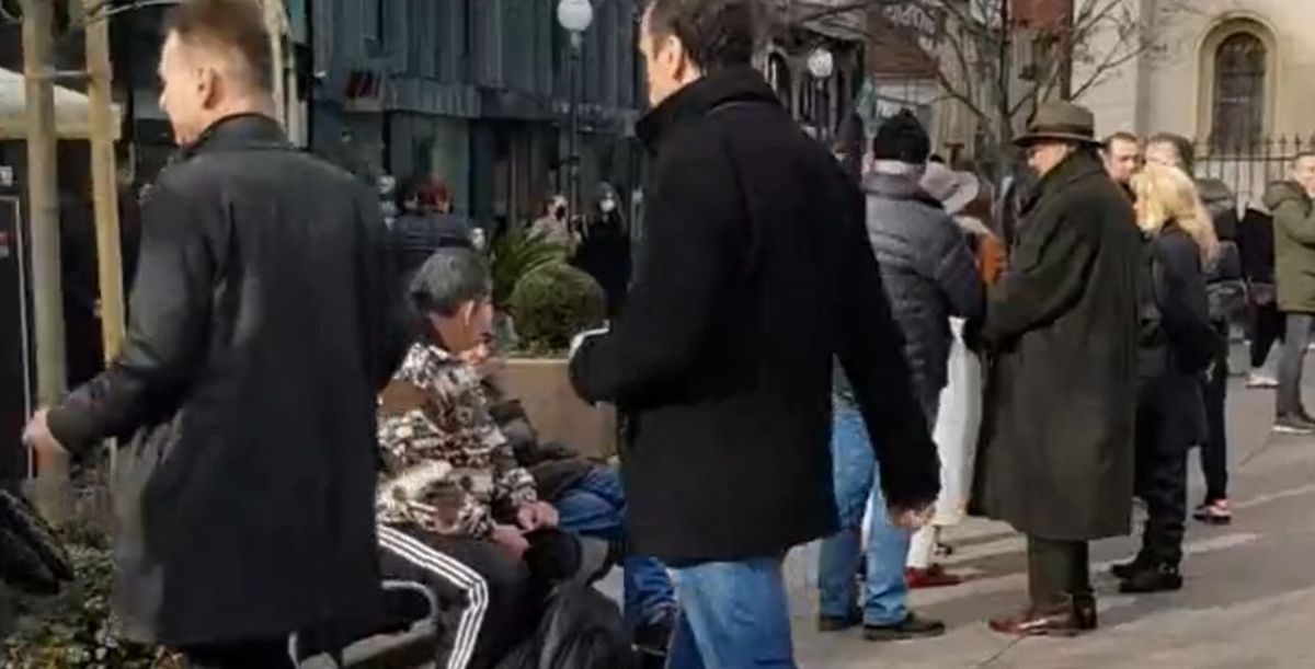 Božinović kaže da su kafići opasni jer se tamo ljudi okupljaju. Neka pogleda ovo