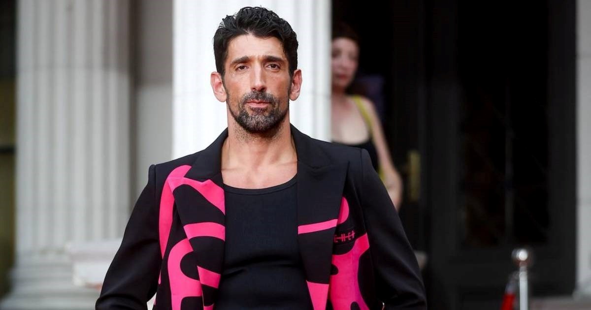 Slavko Sobin privukao poglede u neobičnom odijelu na crvenom tepihu u Sarajevu