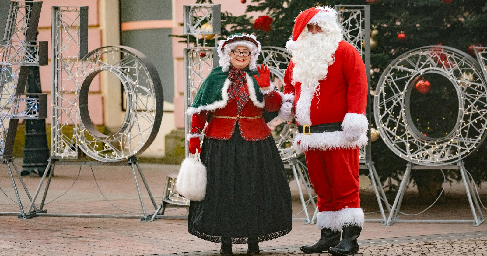Počeo Advent u Bjelovaru, upaljene lampice u središnjem gradskom parku