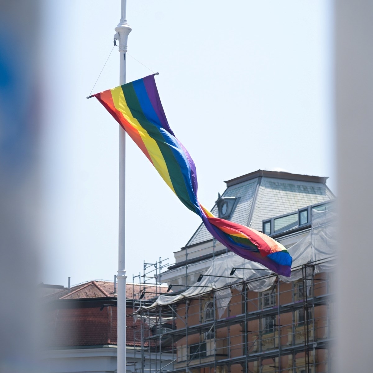 Na Trgu bana Jelačića postavljene zastave za Povorku ponosa