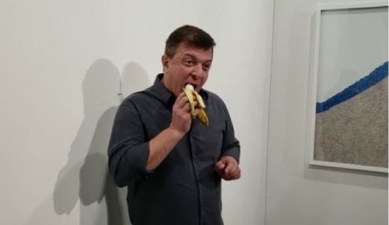 Skinuo sa zida i pojeo bananu zalijepljenu trakom prodanu za 800 tisuća kuna