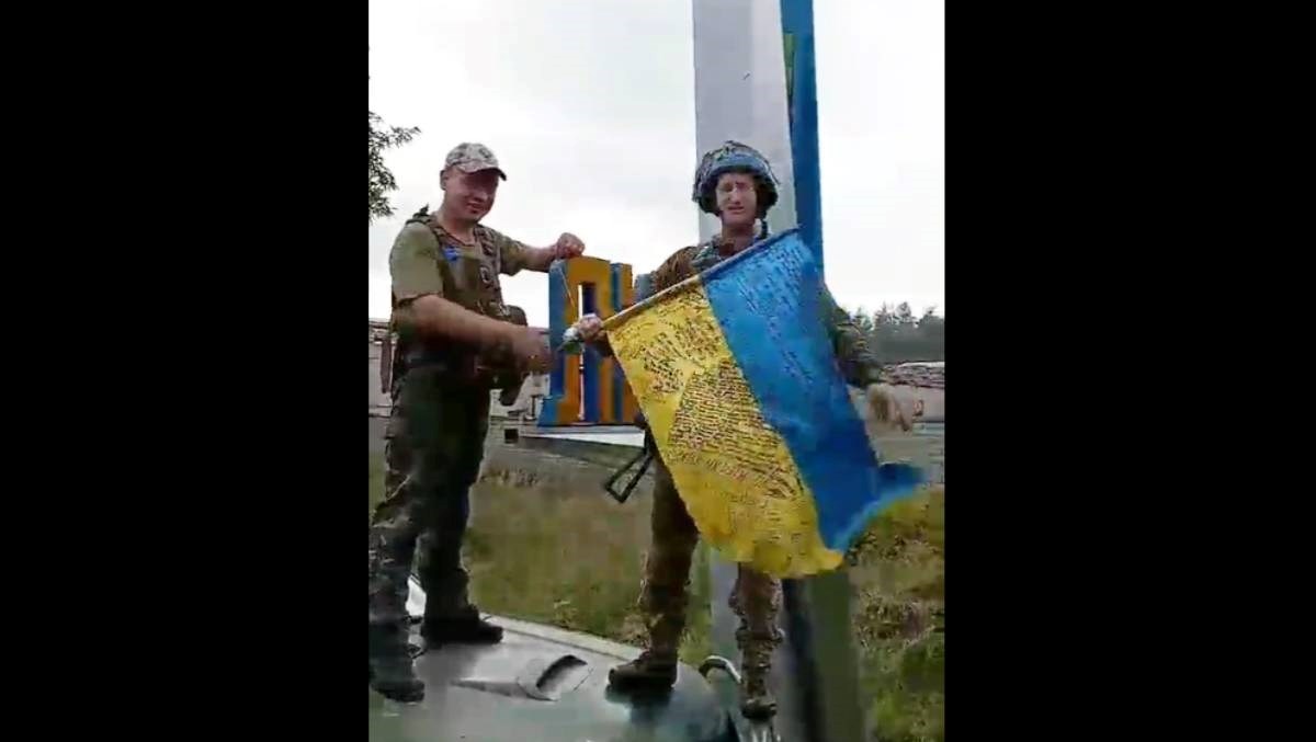 VIDEO Ukrajinci pred Limanom podigli svoju zastavu, Rusi se predaju