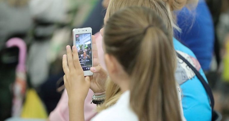 EK: Meta i TikTok otežavaju prijavu ilegalnog sadržaja. Mogu biti novčano kažnjeni