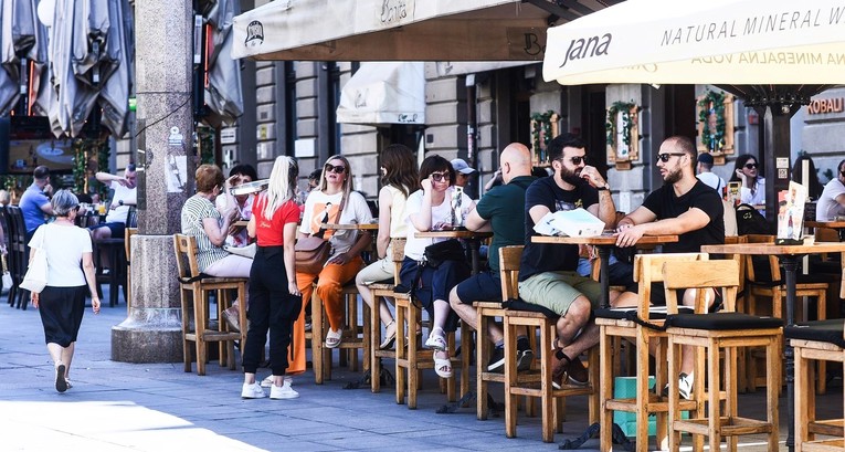 ANKETA Koliko dugo imate strpljenja čekati da naručite kavu u kafiću?