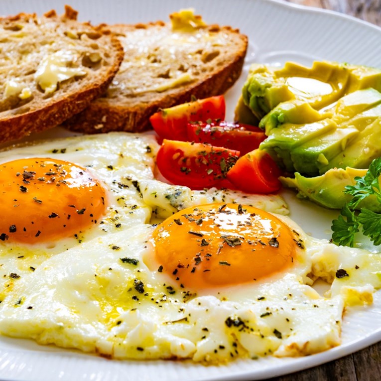 Jaja na oko ispast će savršeno, ključ je u ovom koraku koji ne smijete preskočiti