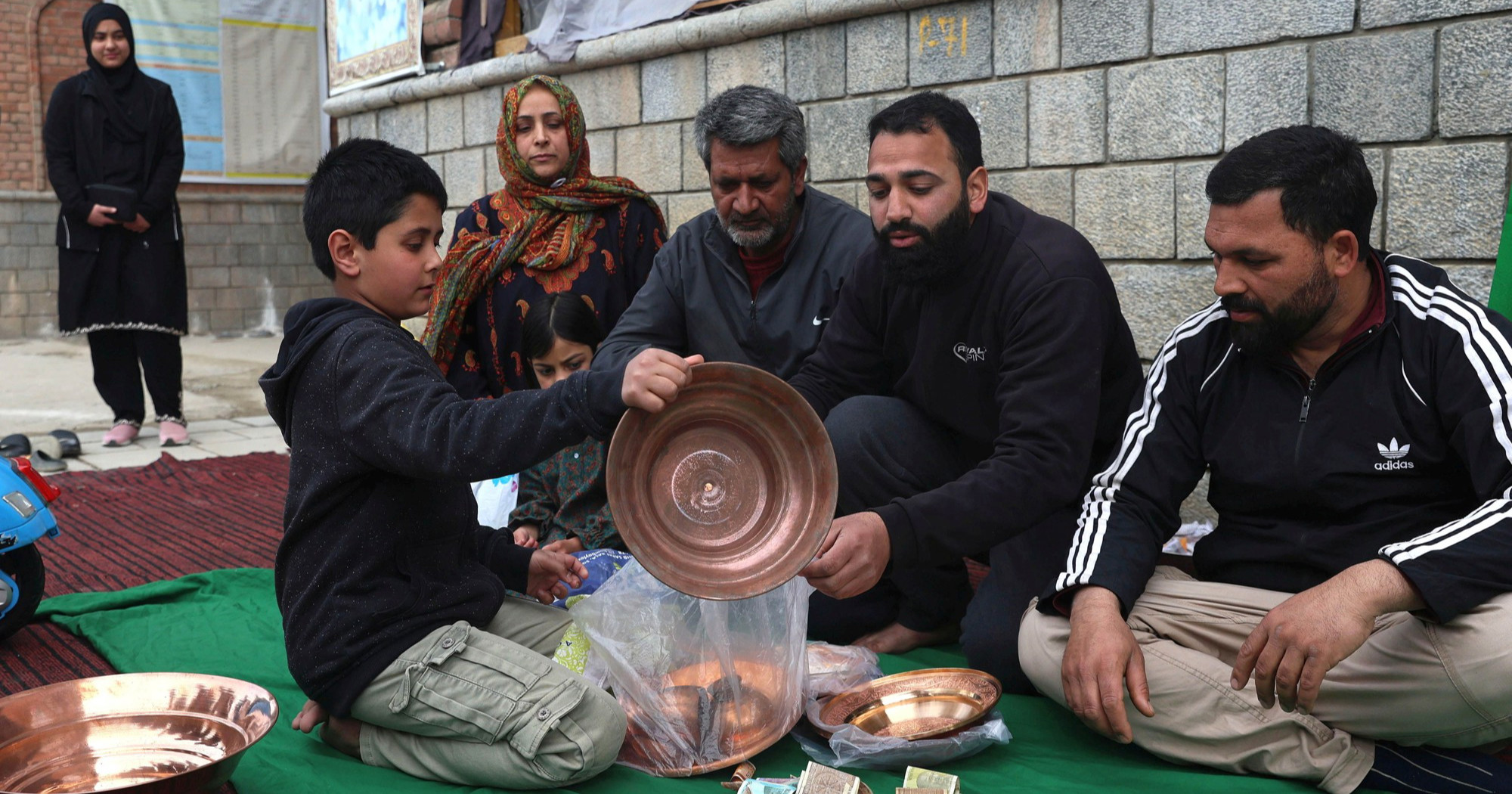 VIDEO Zašto u Kašmiru masovno doniraju obiteljsko zlato i razbijaju kasice za Iran?