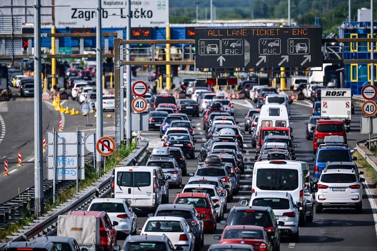 Gužve i prema moru i kopnu. HAC: Ponedjeljak je postao subota