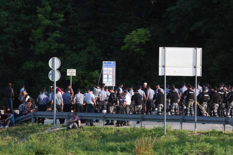 Sabor o migracijama. Petrov: Ucjena je da je onaj tko kritizira zakon protiv humanosti