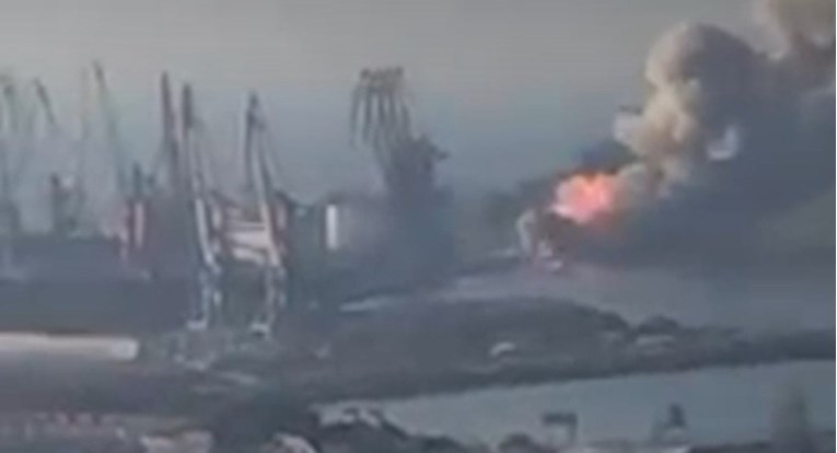 Ukrajina: Uništili smo Saratov, veliki brod na kojem je bilo 20 tenkova i 400 vojnika
