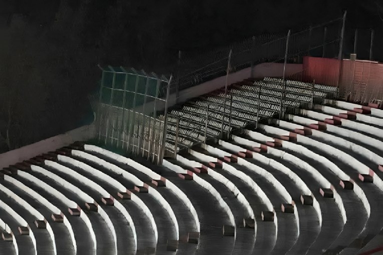 Englezi šokirani kavezom koji ih čeka u Mostaru. Fotografija je viralna