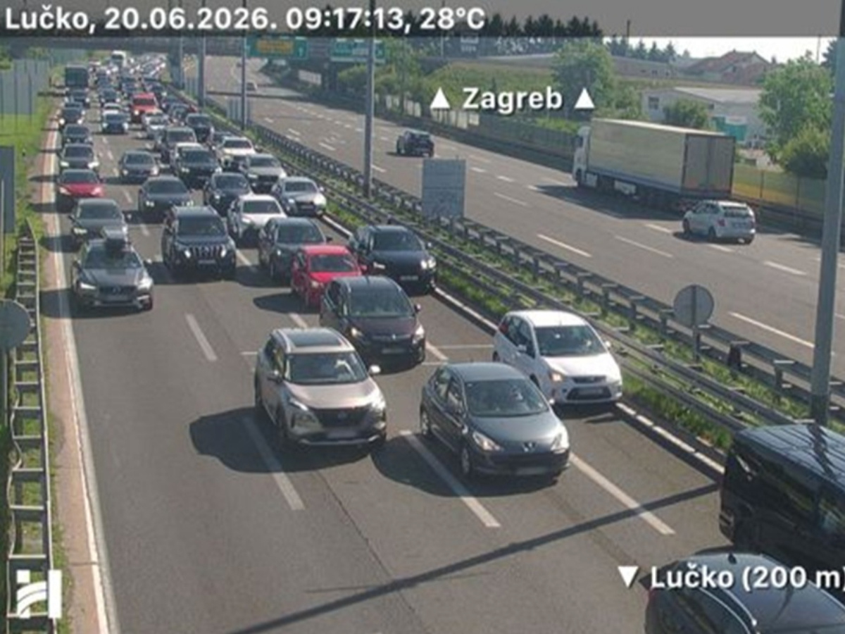 Gužve prema moru od ranog jutra. Kilometarske kolone pred Lučkom