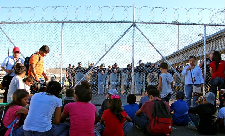 Na granici SAD-a i Meksika dnevno se uhiti oko 1400 ljudi