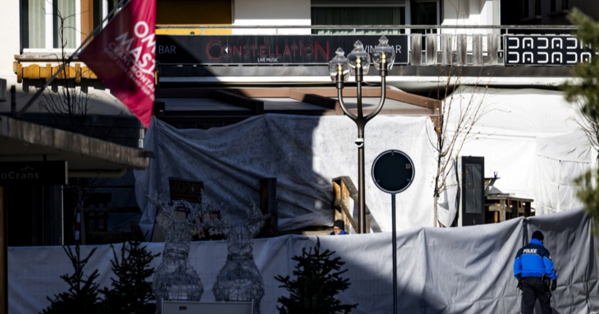 Za požar u Švicarskoj kriv konobar koji je plesao na ramenima kolege?