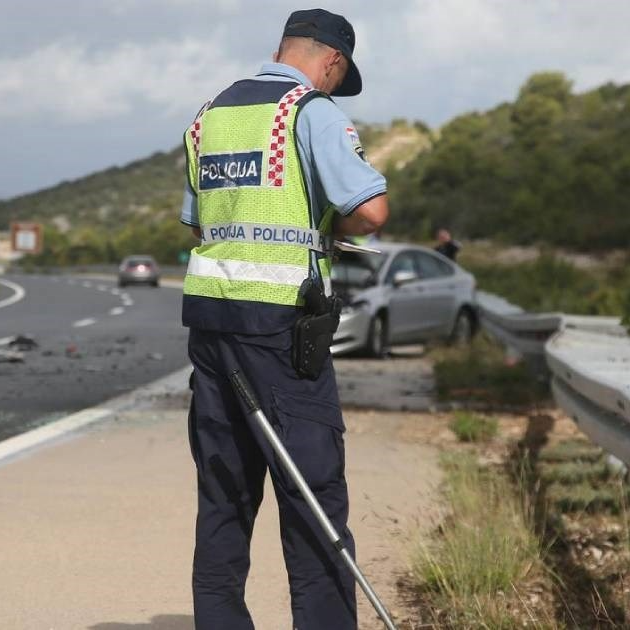 Kod Splita se sudarila dva auta, troje ozlijeđenih