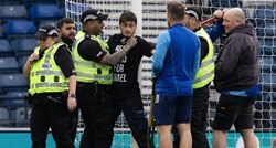 Prosvjednik se vezao za stativu uoči utakmice Izraela u Škotskoj
