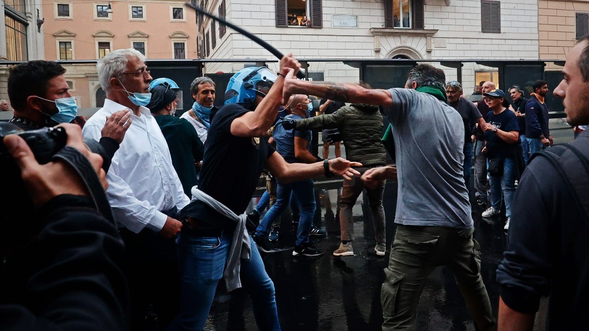 Tisuće u Rimu i Ženevi prosvjeduju protiv mjera: "Ovo je zdravstvena diktatura"