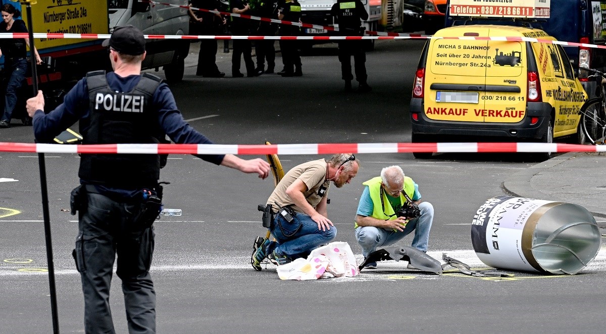 Armenac se u Berlinu zabio autom u ljude. Specijalci mu pretražuju kuću