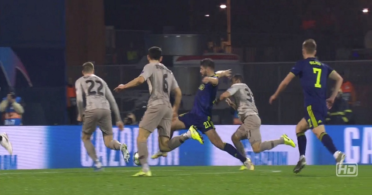 Tri sporne situacije u prvom poluvremenu. Je li Brych oštetio Dinamo i Šahtar?