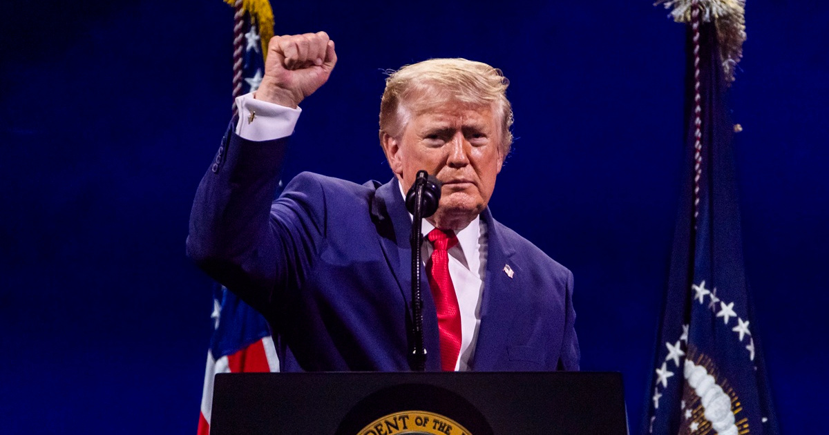Trump: Istražujemo skriva li Iran dronove i projektile na Kubi