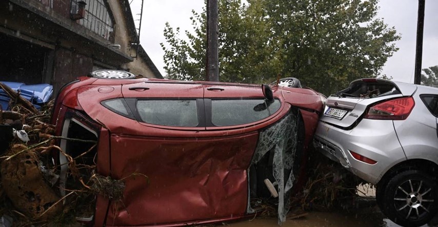 Strašna oluja u Grčkoj: Dvoje mrtvih, troje nestalih. Bujica nosila aute