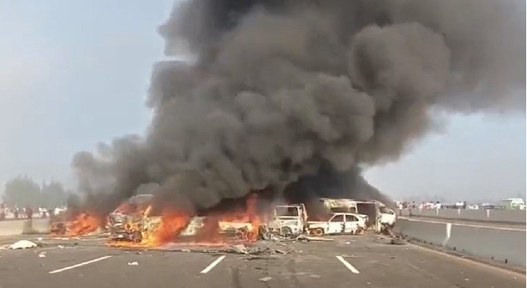 VIDEO Lančani sudar na autocesti u Egiptu, izbio požar. 32 mrtvih i 63 ozlijeđenih