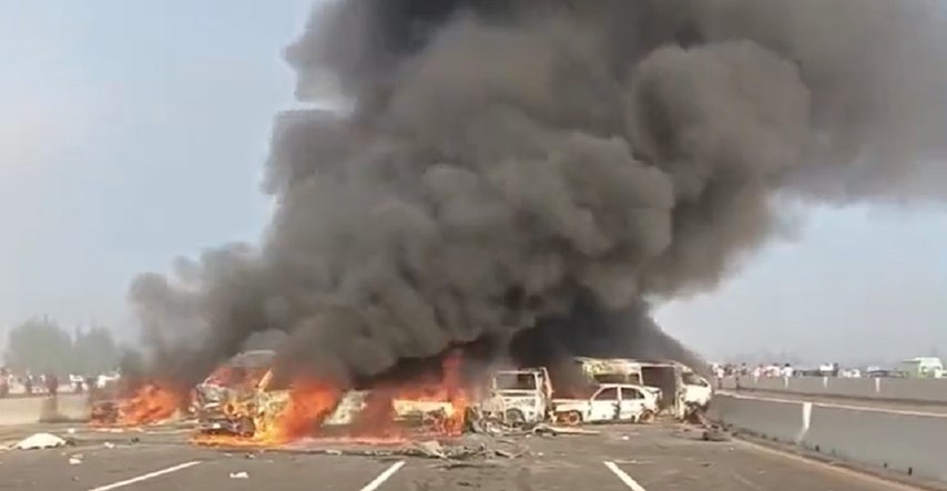 VIDEO Lančani sudar na autocesti u Egiptu, izbio požar. 32 mrtvih i 63 ozlijeđenih