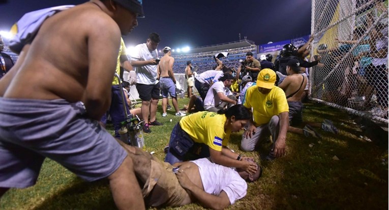 Na stadionu u Salvadoru izbio stampedo, poginulo 12 ljudi