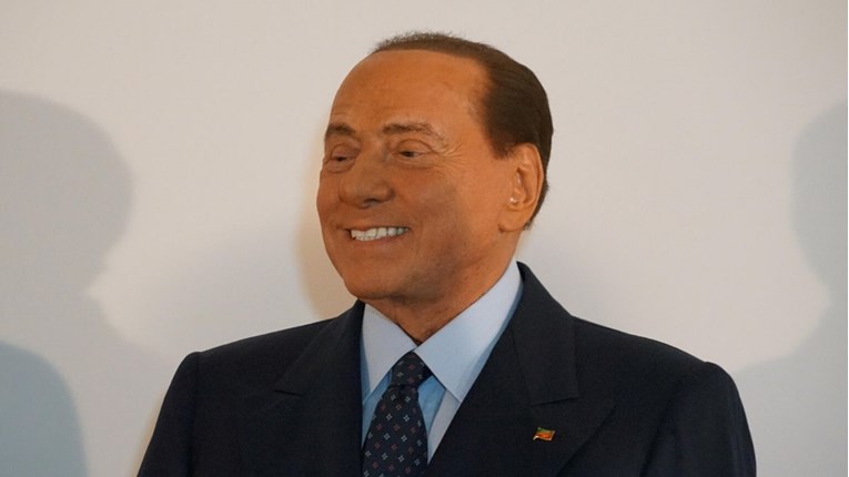 Berlusconi daje deset milijuna eura bolnicama u Lombardiji