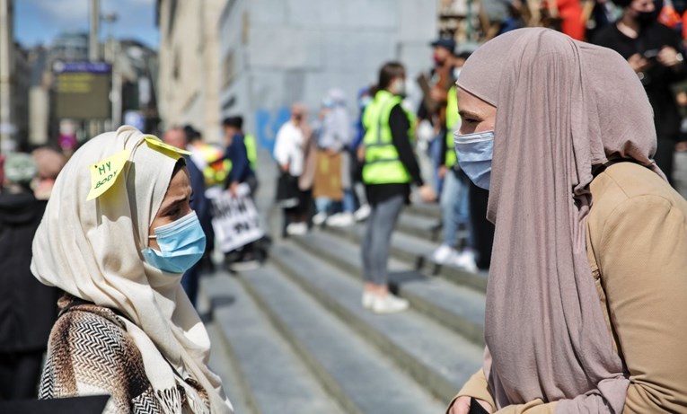 Prekinuta europska kampanja o hidžabu zbog koje je poludjela francuska desnica