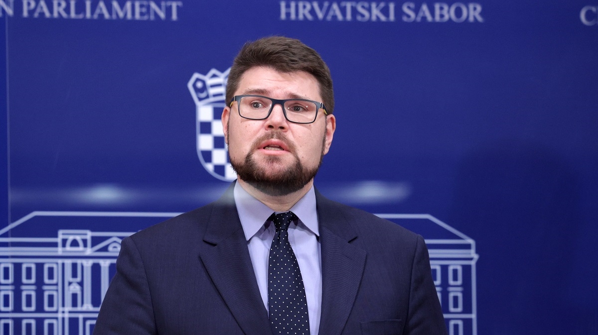 Grbin: Nije primjereno da netko u saboru pohrli na druge i da je spreman na šaketanje