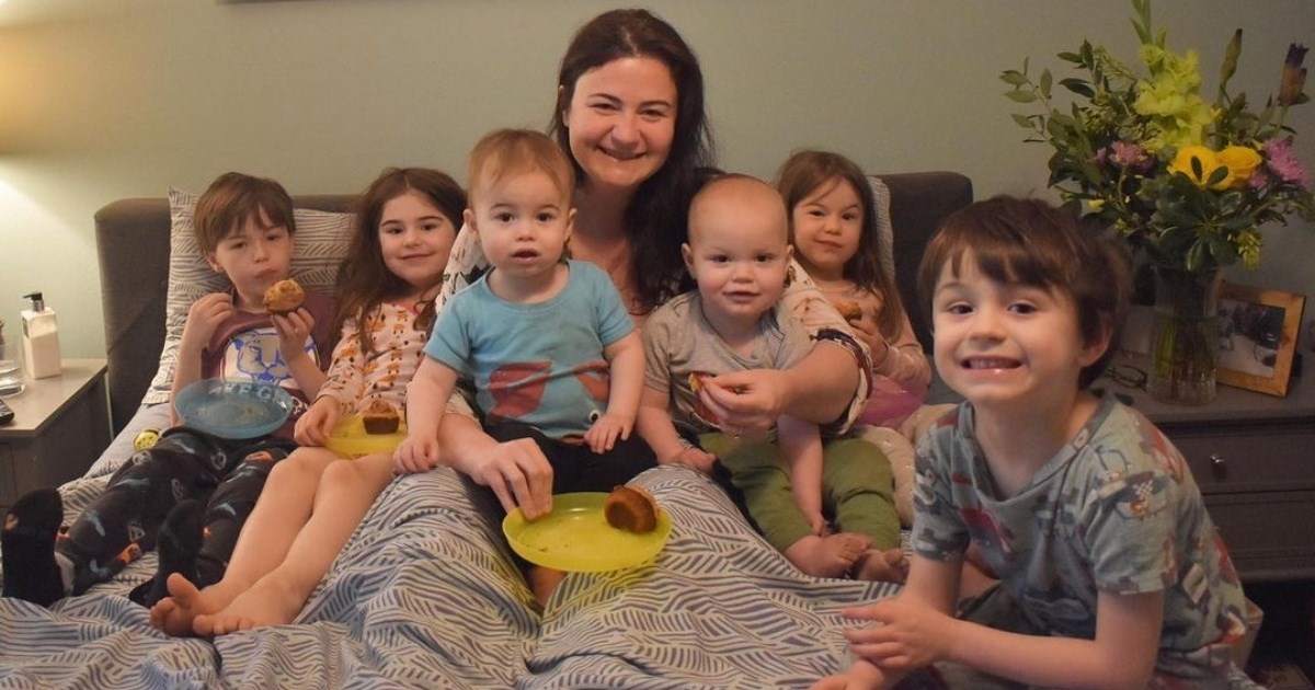Žena koja je rodila tri para blizanaca otkriva stvarnost podizanja šestero male djece