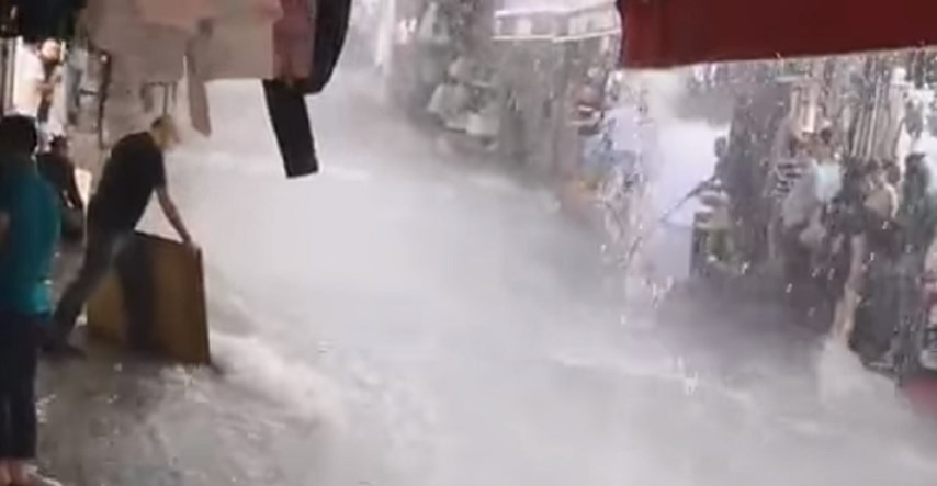 VIDEO Istanbul paraliziran, cijeli je pod vodom, jedna osoba poginula