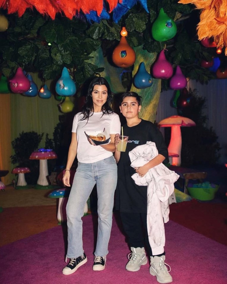 TikTokom se širi priča da sin (15) Kourtney Kardashian ima dijete. O čemu se tu radi?