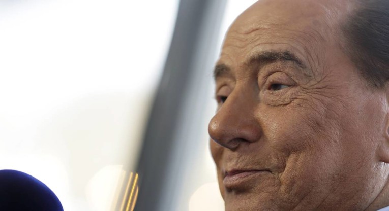 Berlusconi ima koronu