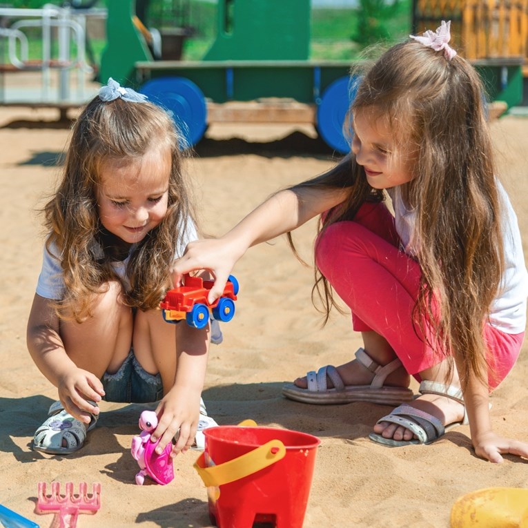 Šest ključnih savjeta kako pomoći djetetu da sklapa prijateljstva