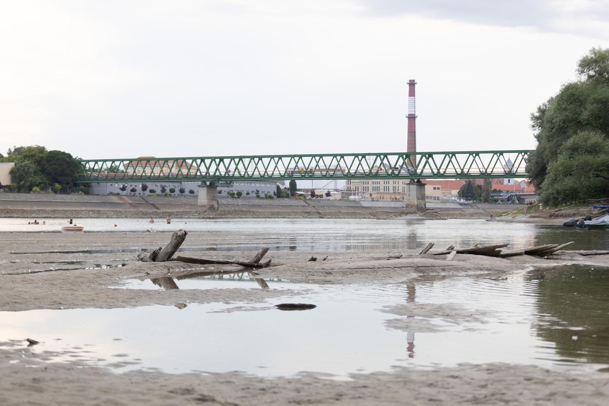 Rekordno nizak vodostaj Drave kod Osijeka