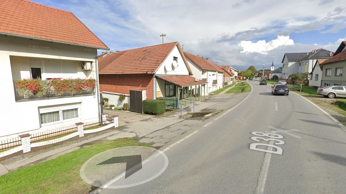 Žena kod Požege pala s električnog romobila, prevezena u bolnicu