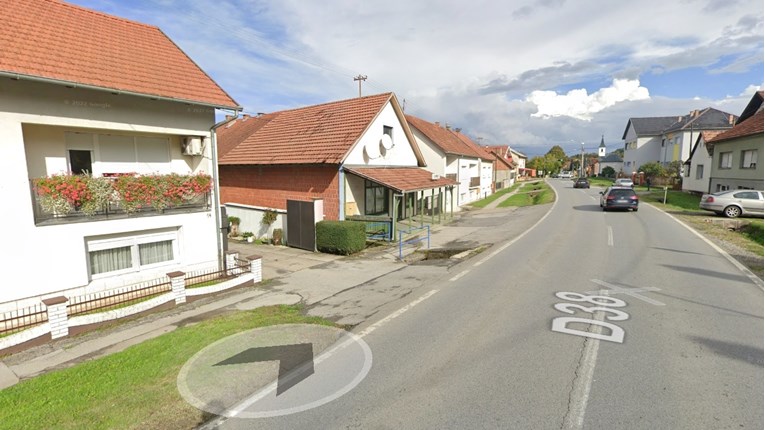 Žena kod Požege pala s električnog romobila, prevezena u bolnicu