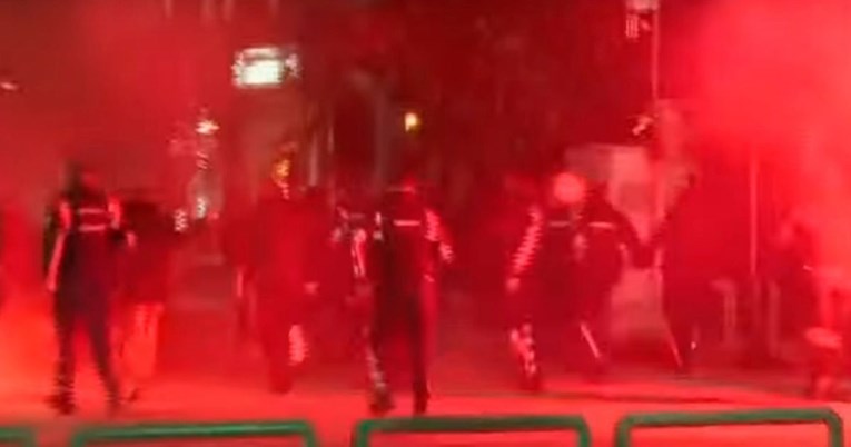 Navijači radili kaos na ulicama Tirane nakon gradskog derbija