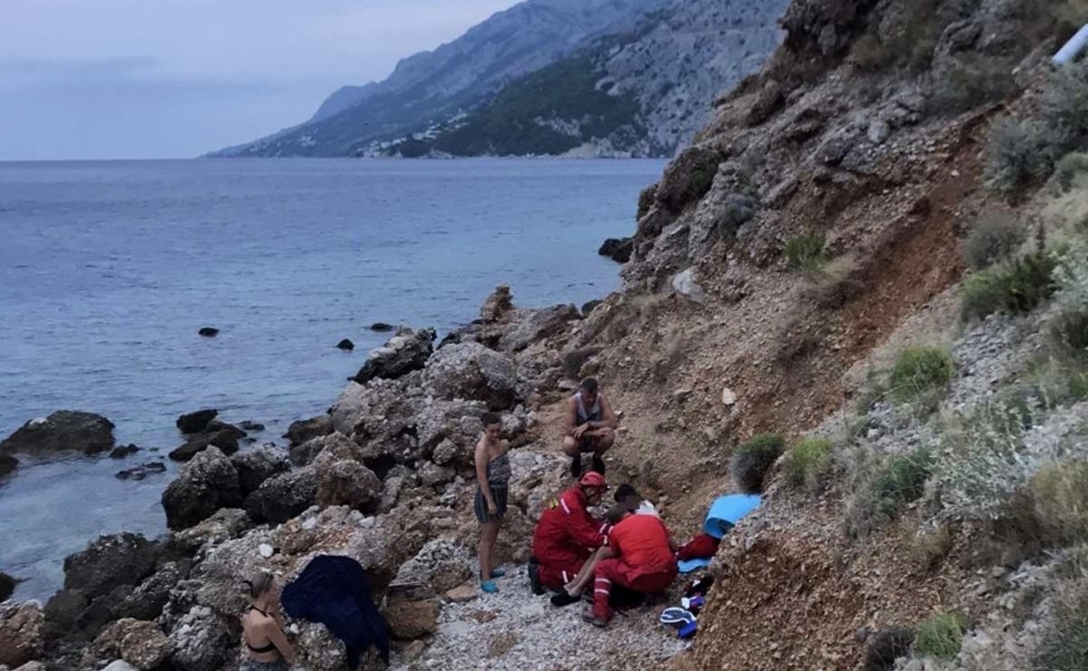 Stranac pao niz strmu liticu kod Makarske, spašavao ga HGSS
