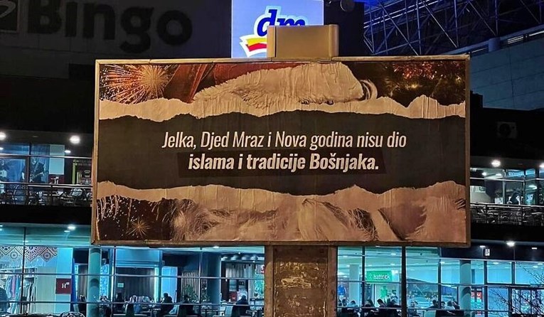 U BiH plakat protiv borova, Djeda Mraza i Nove godine: "Nisu dio islama"
