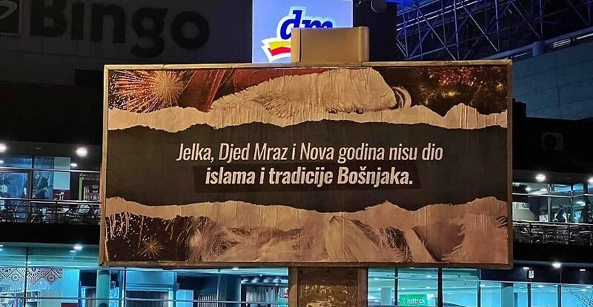 Uništen plakat u BiH na kojem je pisalo da "jelka i Nova godina nisu dio islama"