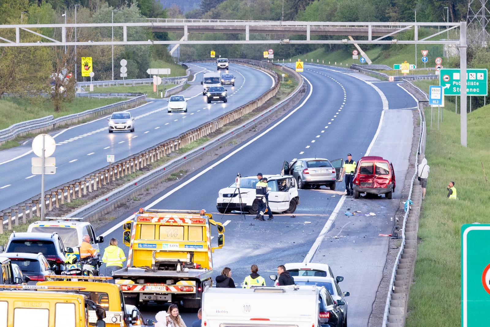 Teška nesreća na autocesti u Sloveniji: Osmero ozlijeđeno, troje teže