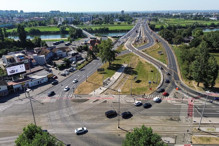 FOTO Ovako iz zraka izgleda nova regulacija prometa na zagrebačkom mostu